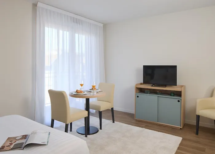 Ξενοδοχείο με διαμερίσματα Quality Centre Νανσύ